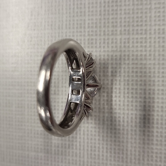 Ring 8 Stone 925 Sterling silver CZ Ring size 6.5 - Picture 8 of 11